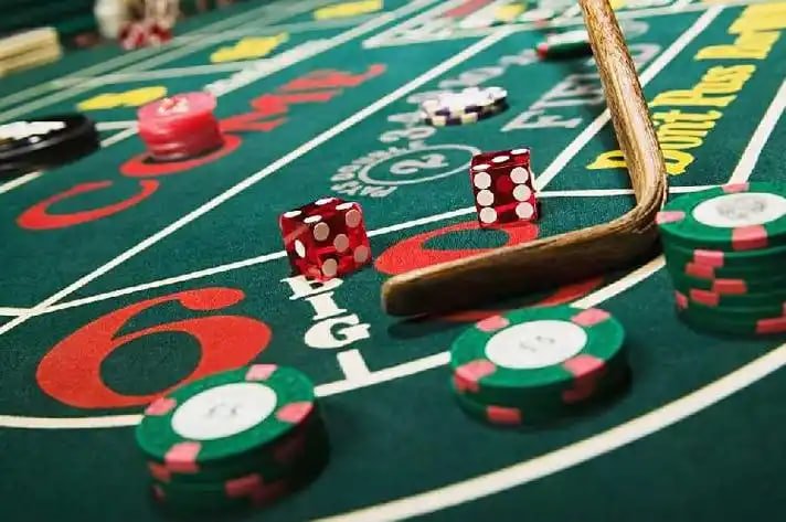 7555bet apk বেটিং প্ল্যাটফর্মে মোবাইলে লাইভ স্পোর্টস বেট করার দৃশ্য